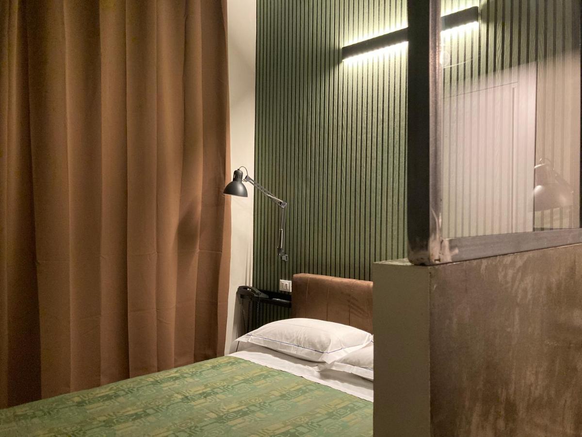 Hotel Calypso Milan Exterior photo